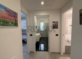 Hall / corridoio - Semi-detached house via Milano
 
20, Trezzano Rosa - photo 27