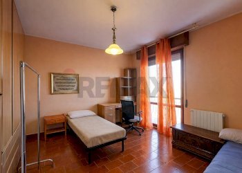 Camera / camera da letto - Trilocale Carioni
 
37, Misano di Gera d'Adda - foto 18