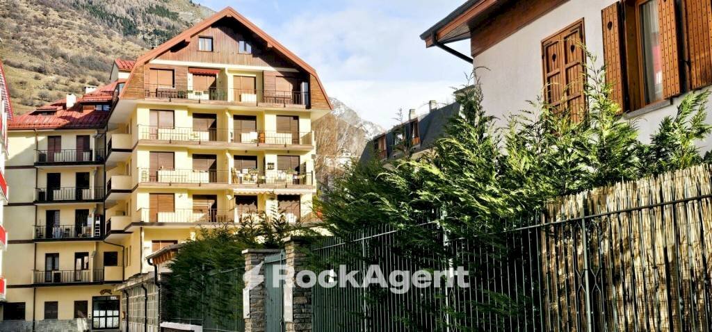 Facciata - Monolocale via Genova, 19, Bardonecchia - foto 2