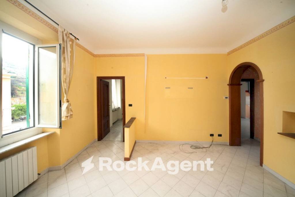 Cucina - Trilocale via San Quirico, 109, Genova (zona Bolzaneto) - foto 2