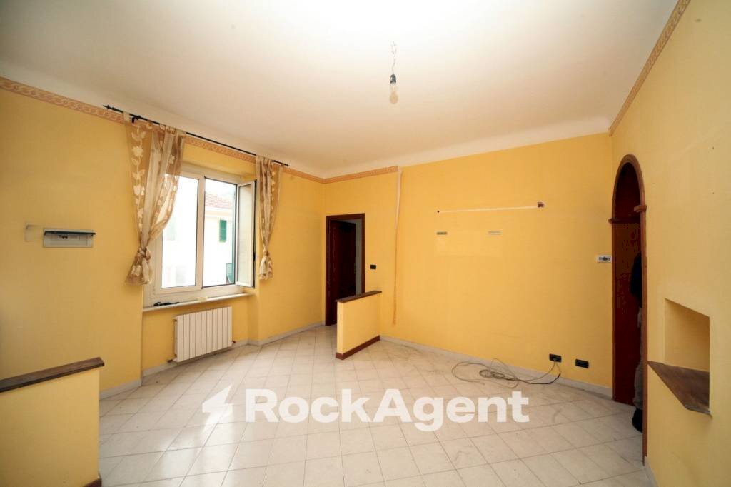 Cucina - Trilocale via San Quirico, 109, Genova (zona Bolzaneto) - foto 3