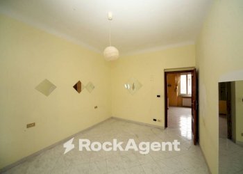 Camera da letto - Trilocale via San Quirico, 109, Genova (zona Bolzaneto) - foto 8