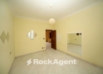 Camera da letto - Trilocale via San Quirico, 109, Genova (zona Bolzaneto) - foto 10