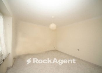 Camera da letto - Trilocale via San Quirico, 109, Genova (zona Bolzaneto) - foto 11