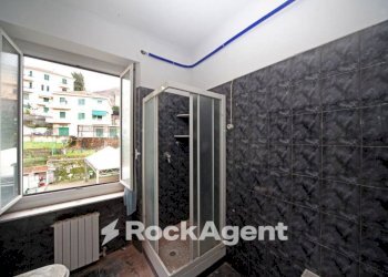 Camera da letto - Trilocale via San Quirico, 109, Genova (zona Bolzaneto) - foto 15