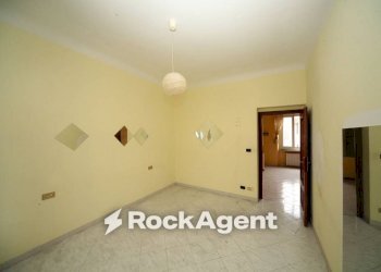 Camera da letto - Three-room apartment via San Quirico, 109, Genova (neighborhood Bolzaneto) - photo 8