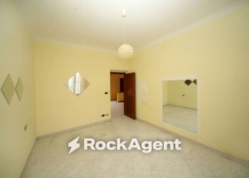 Camera da letto - Three-room apartment via San Quirico, 109, Genova (neighborhood Bolzaneto) - photo 10
