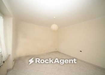 Camera da letto - Three-room apartment via San Quirico, 109, Genova (neighborhood Bolzaneto) - photo 11