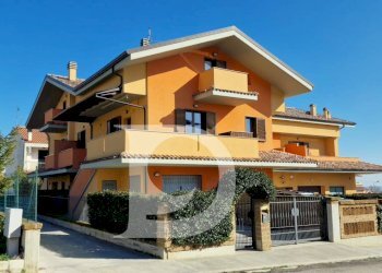 Foto 1 - Casa semi indipendente Via Europa, Loreto Aprutino - foto 1