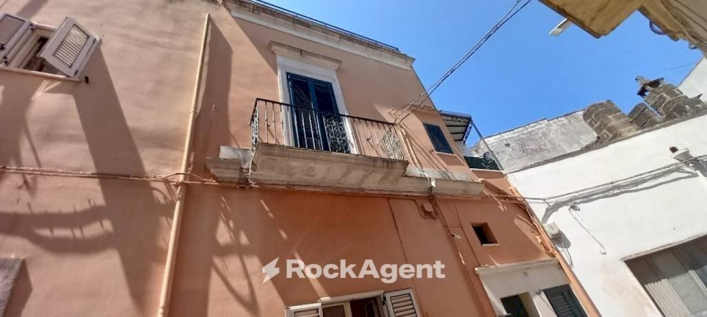 Facciata - Casa indipendente via Giacosa, 24, Cutrofiano - foto 3