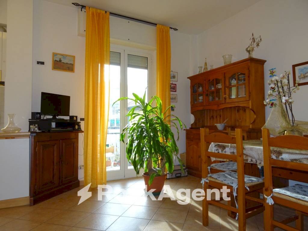 Salone - Bilocale via Giovanni Verga, 4, Loano - foto 1