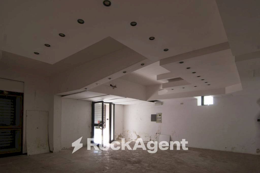 Interno non residenziale - Magazzino via Arpi, 152, Foggia - foto 2