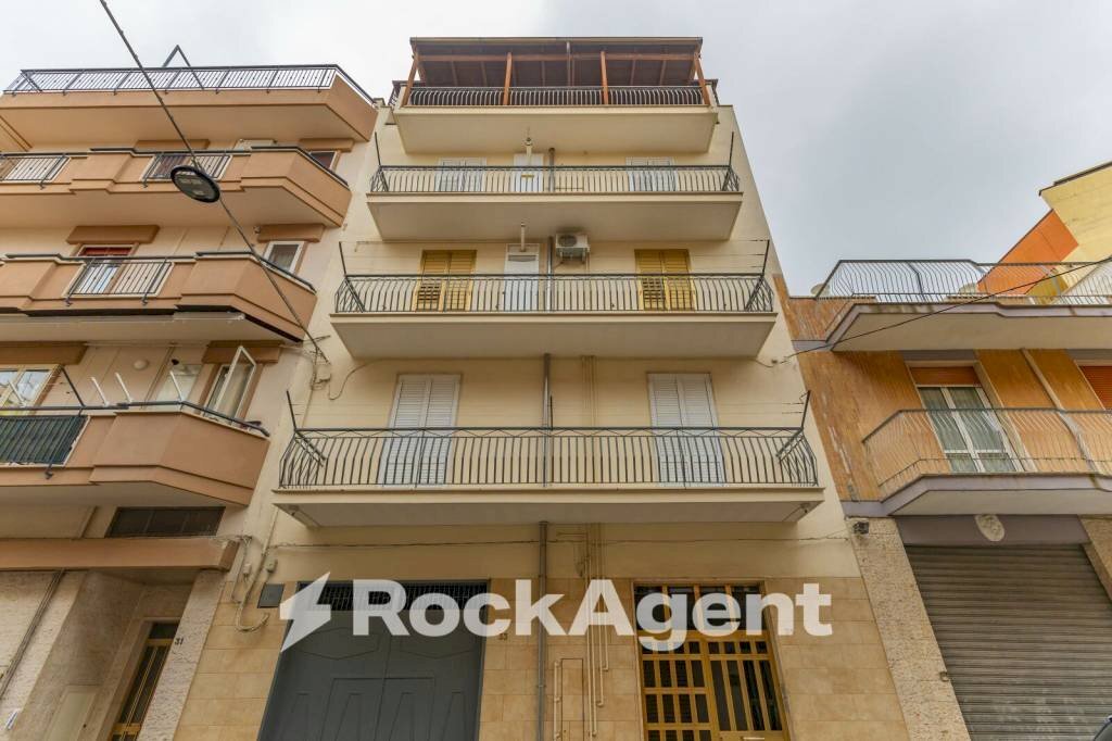 Facciata - Quadrilocale via Fabio Filzi, 35, Gravina in Puglia - foto 2