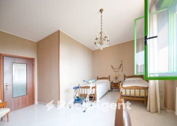 Camera da letto - Quadrilocale via della Benedicta, Genova (zona Voltri) - foto 8