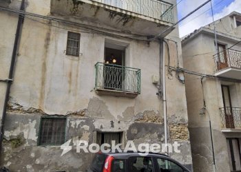 Cortile interno - Casa indipendente via Giacomo Leopardi, 36, Gioiosa Ionica - foto 17