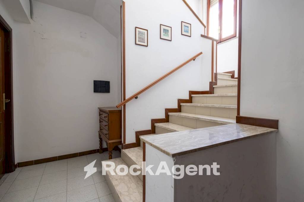 Interno palazzo - Bilocale via Vincenzo Catalani, 25, Catanzaro - foto 1