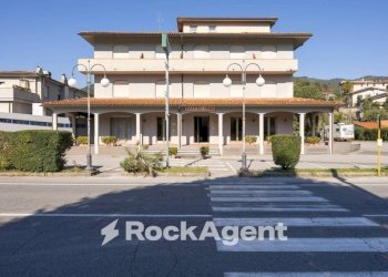 Facciata - Hotel via per Camaiore, 33, Pescaglia - foto 1