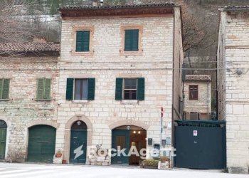 Facciata - Bilocale via Camponocecchio 15, Genga - foto 1