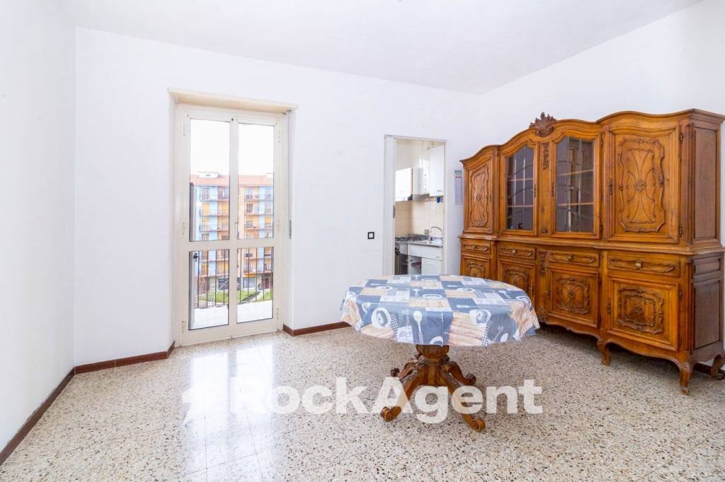 Camera da letto - Trilocale via Andrea Provana, 25, Collegno - foto 2