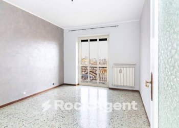 Camera da letto - Three-room apartment via Andrea Provana, 25, Collegno - photo 12