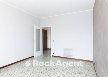 Camera da letto - Three-room apartment via Andrea Provana, 25, Collegno - photo 13