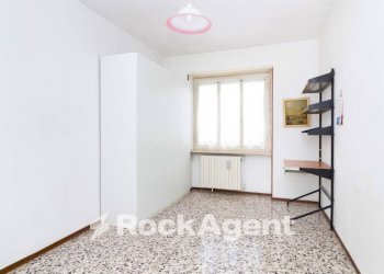 Camera da letto - Three-room apartment via Andrea Provana, 25, Collegno - photo 14