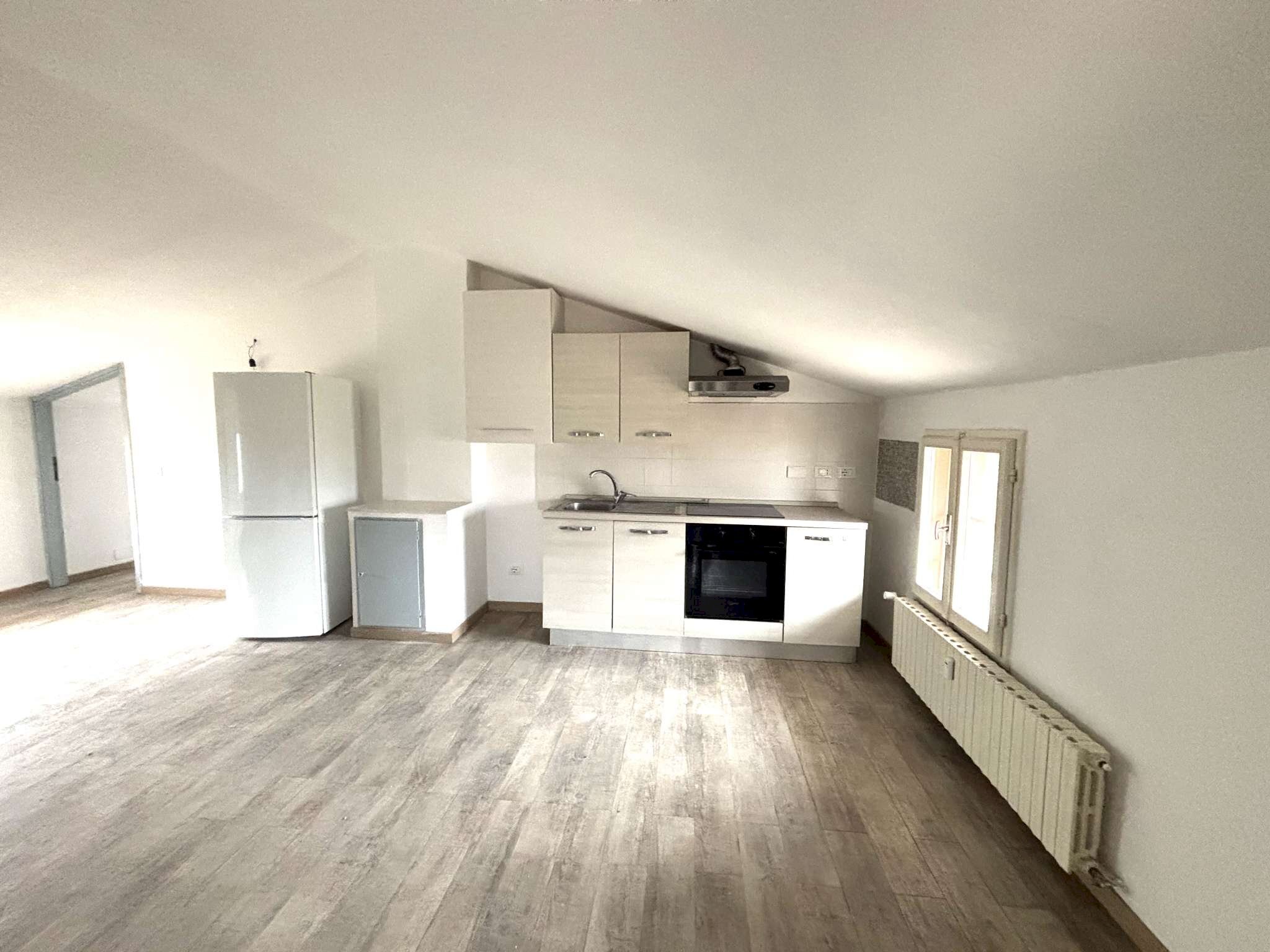 soggiorno con cucina a vista - Three-room apartment via San Ruffillo, San Lazzaro di Savena - photo 2