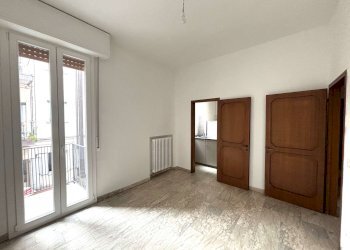 sala da pranzo con balcone - Trilocale via Fontanina, Bologna (zona Centro Storico) - foto 6