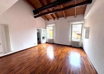 soggiorno - Trilocale via Rialto, Bologna (zona Centro Storico) - foto 2