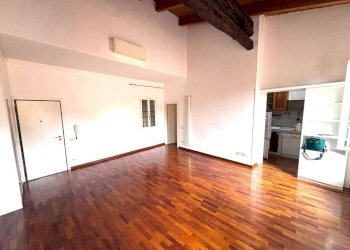 soggiorno - Trilocale via Rialto, Bologna (zona Centro Storico) - foto 3