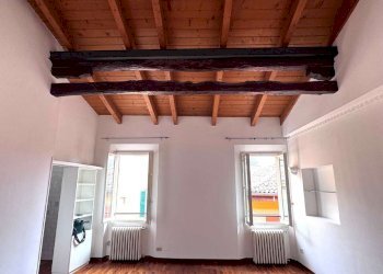 soggiorno - Trilocale via Rialto, Bologna (zona Centro Storico) - foto 4