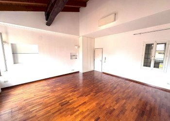 soggiorno - Trilocale via Rialto, Bologna (zona Centro Storico) - foto 5