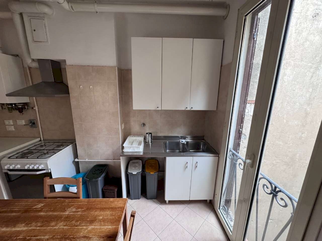soggiorno - cucina a vista - Quadrilocale vicolo Malgrado, Bologna (zona Centro Storico) - foto 3