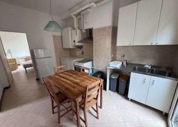 soggiorno - cucina a vista - Quadrilocale vicolo Malgrado, Bologna (zona Centro Storico) - foto 2