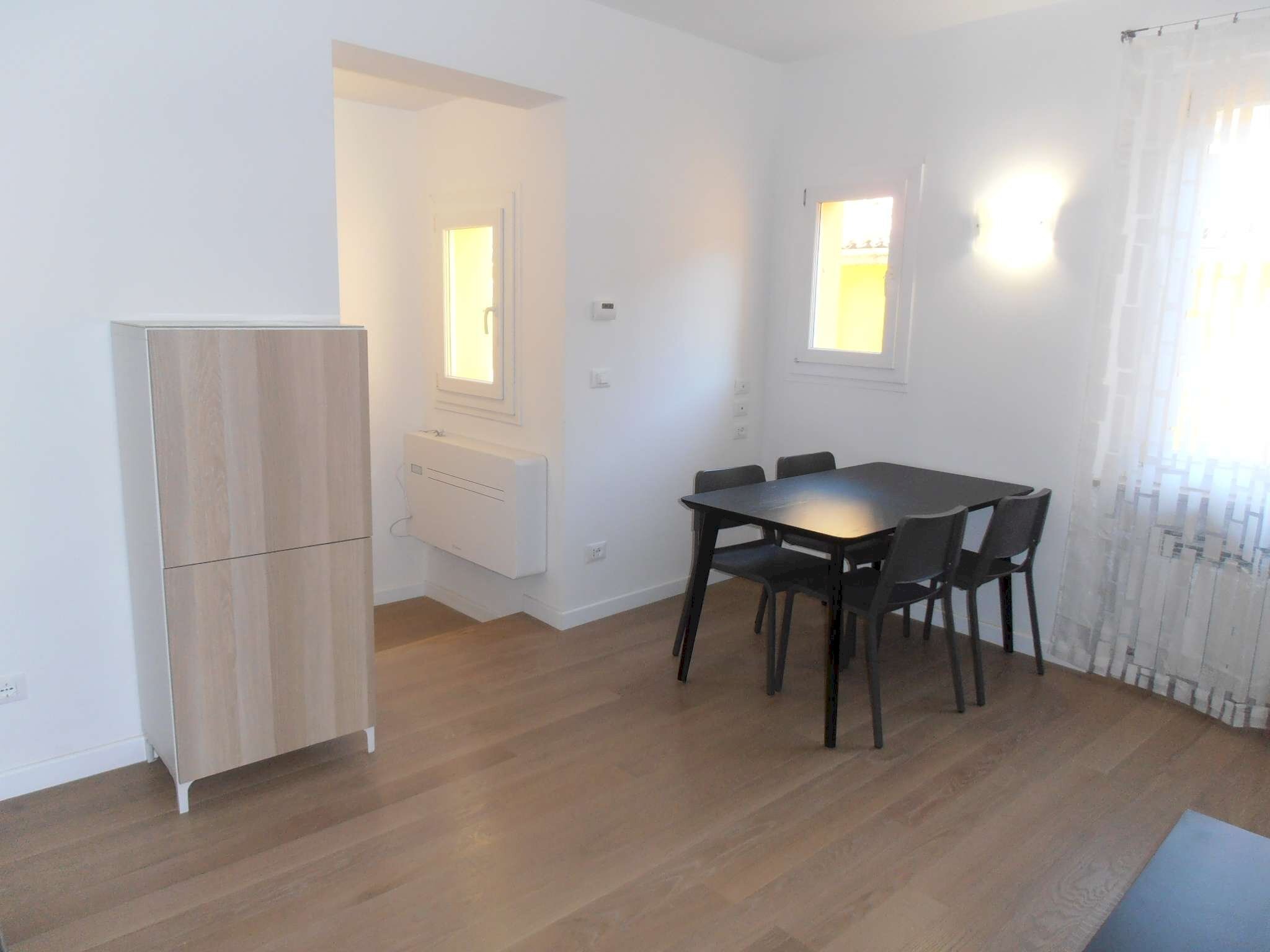 soggiorno - Bilocale via Cartoleria, Bologna (zona Centro Storico) - foto 1