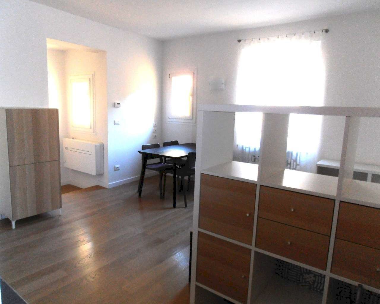 soggiorno - Bilocale via Cartoleria, Bologna (zona Centro Storico) - foto 3