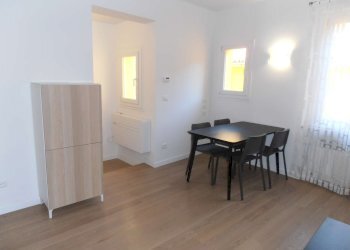 soggiorno - Bilocale via Cartoleria, Bologna (zona Centro Storico) - foto 1