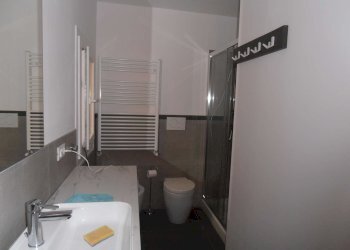 bagno - Bilocale via Cartoleria, Bologna (zona Centro Storico) - foto 24