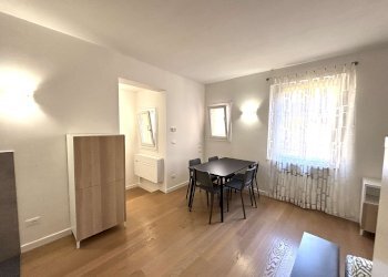 soggiorno - Bilocale via Cartoleria, Bologna (zona Centro Storico) - foto 2