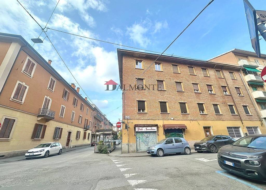 Facciata - Appartamento via Giuseppe Crespi, Bologna (zona Bolognina) - foto 1