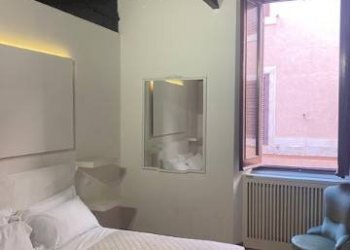 Camera da letto - Trilocale via dei Greci, Roma (zona Centro Storico) - foto 6