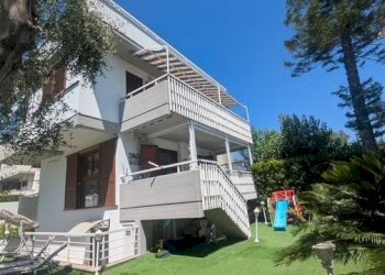 Facciata - Villa a Schiera Lungomare Guglielmo Marconi, Santa Marinella - foto 14