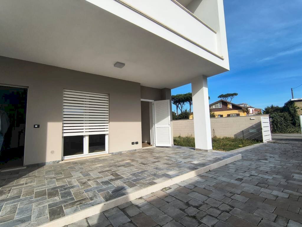 Facciata - Villa piazza del Consorzio, Anzio - foto 3