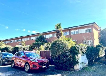 Facciata - Villa a Schiera via Eupoli, Roma - foto 30