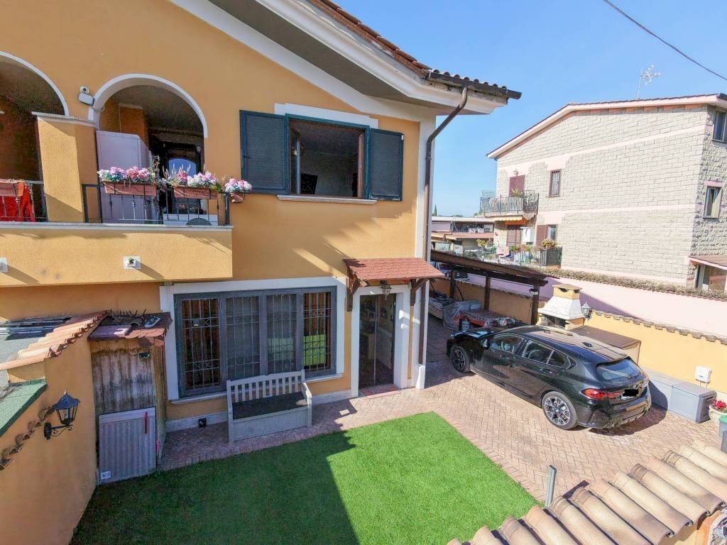 Cortile interno - Villa via Calvignano, frazione Dragona, Roma - foto 3