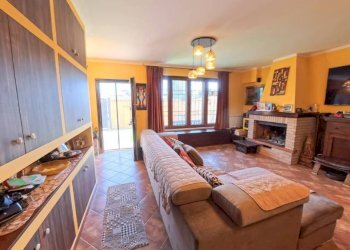 Salone - Villa via Calvignano, frazione Dragona, Roma - foto 4