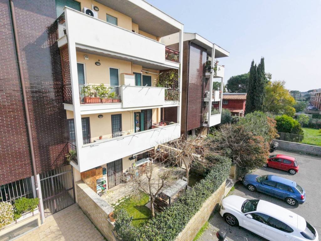 Facciata - Bilocale via Luigi Cochetti, Roma - foto 2