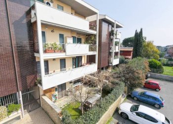 Facciata - Bilocale via Luigi Cochetti, Roma - foto 2