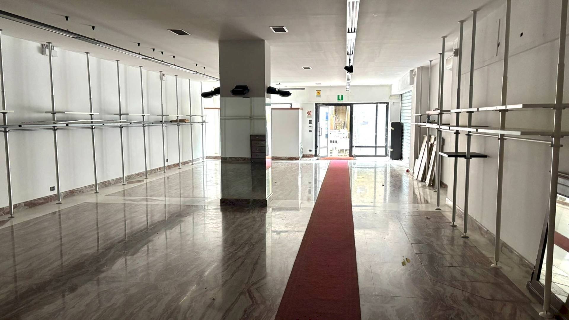 Foto 3 - Capannone Via Guglielmo Marconi
 
118, Savignone - foto 3