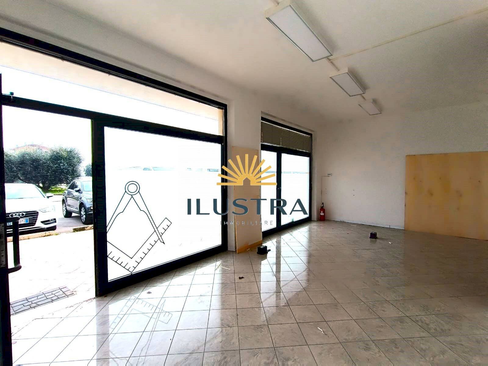 Foto 1 - Locale Commerciale via galileo galilei
 
82-84, Grottammare - foto 1